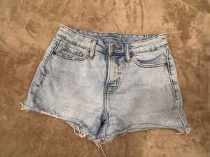 Old Navy O.G. Straight High-Rise Light Wash Distressed Cut-Off Denim Shorts SIZE